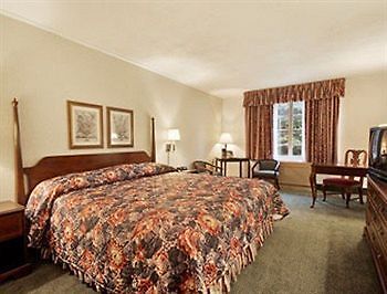 Ramada Inn 1776 Williamsburg Exterior photo